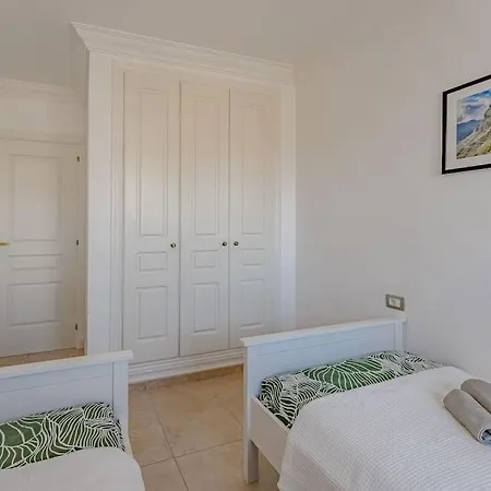 Balcony With Perfect Sea View, Pool, Wi-fi *