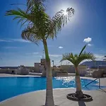 Balcony With Perfect Sea View, Pool, Wi-fi Daire