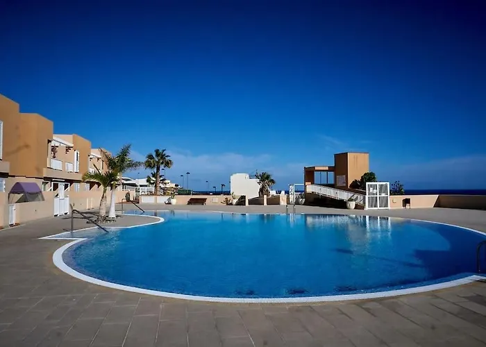 Balcony With Perfect Sea View, Pool, Wi-fi アパート